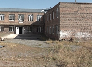 Շիրակի մարզում 120 երեխա դպրոց չի գնում. 4 ամիս առաջ փլված կտուրը դեռ չի նորոգվել