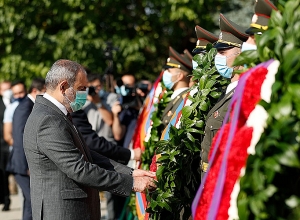 Премьер-министр почтил память армян, пожертвовавших жизнью ради независимости Родины