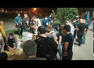 Քաղաքացիները սնունդ եւ հագուստ են ուղարկում առաջնագիծ