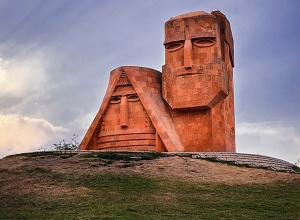 Авантюризм Азербайджана, поддержанный Турцией, является грубым нарушением норм международного гуманитарного права: «Аврора»