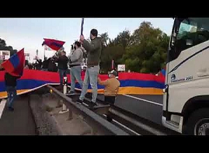 Армяне перекрыли одну из крупнейших магистралей, ведущих из Испании во Францию