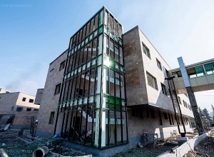 ВС Азербайджана обстреляли роддом в Степанакерте