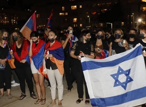 Թել Ավիվում հայերն ակցիա են անցկացնում՝ բողոք արտահայտելով Իսրայելի կողմից Ադրբեջանին զենք վաճառելու դեմ