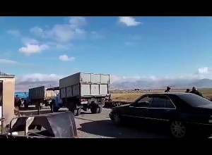 Очереди на пограничных газозаправочных станциях по дороге в Арцах