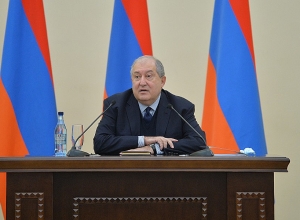 У нас нет иного пути, кроме консолидации народа: президент встретился с группой представителей сферы культуры, спорта, а также с членами НПО