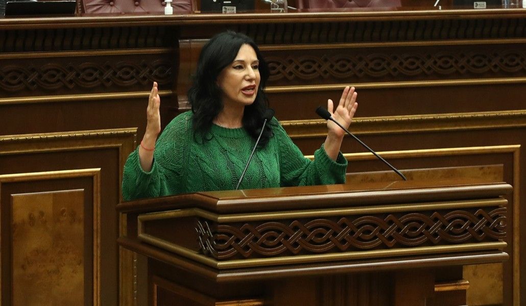 նաիրա զոհրաբյան