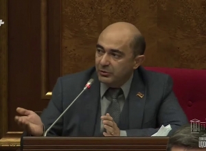 Вы не считаете, что в этой ситуации мы должны созвать заседание и обсудить подписанный договор? Марукян