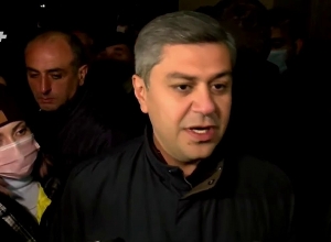 В качестве возможной кандидатуры в премьер-министры могут быть выдвинуты несколько человек: Артур Ванецян