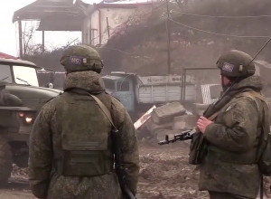 Российские миротворцы обеспечивают безопасное движение на Лачинском коридоре