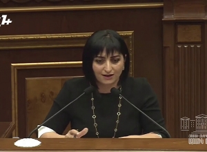 Вчера установленные в Карвачаре ворота в настоящий момент сломали и продвигаются вперед: Тагуи Товмасян