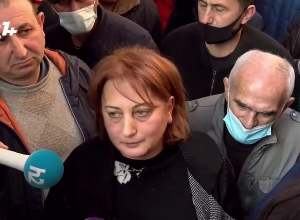 Զինծառայողների ծնողները հանդիպեցին վարչապետի խոսնակի հետ