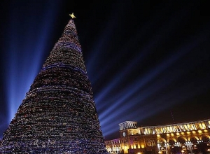 В этом году в Ереване новогодних украшений не будет: пресс-секретарь мэра