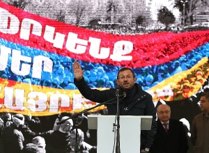 Գեղամ Մանուկանն ընթերցեց համայնքապետերի անունները, ովքեր միանում են Փաշինյանի հրաժարականի պահանջին