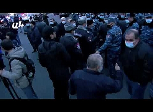 Կառավարական ամառանոցը մեծ քանակությամբ ոստիկաններ են հսկում