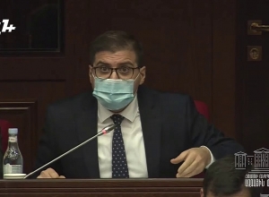 «Для того, чтобы увидеть, кто кого финансирует, не думаете, что мы не должны ограничивать юридических лиц»