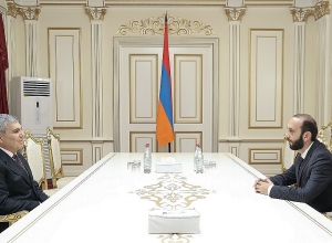 Арарат Мирзоян встретился с лидером партии «Республика» Арамом Саркисяном