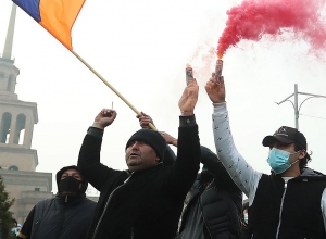 «Офицеры, оставляя должности и не выполняя приказов Никола, при новой власти получат свои должности обратно»: Ишхан Сагателян