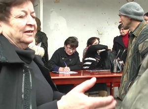 Раздача гуманитарной помощи в карабахском селе Ханабад