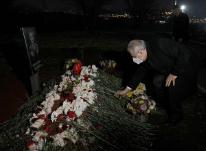 Министр обороны Армении посетил воинский пантеон «Ераблур»