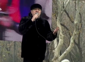 Нерсик Испирян спел на митинге оппозиции