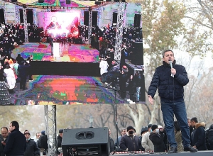 Граждане окружили здание Правительства