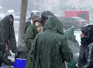 Граждане ночевали на площади