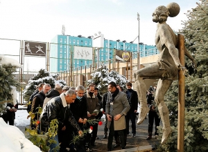 «Արարատ-73»-ի ֆուտբոլիստները ծաղկեդրում են կատարել՝ ի հիշատակ լեգենդար Արկադի Անդրեասյանի