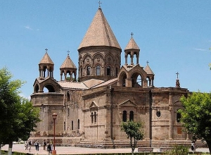 Вакцинация от коронавируса не представляет духовной угрозы: Первопрестольный Святой Эчмиадзин