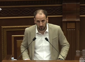 В около 10 административных районах Еревана исчезнут красные линии: Габриелян