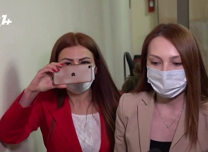 Лидер фракции «Мой шаг» вновь уклонилась от ответа на вопросы журналистов