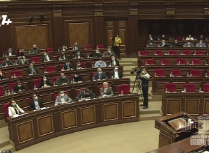 Նաիրա Զոհրաբյանը դահլիճում չէ, երբ քննարկում են իրեն հանձնաժողովի նախագահի պաշտոնից զրկելու հարցը