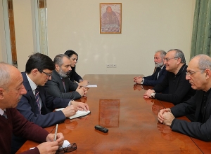 Артур Товмасян поздравил Давида Бабаяна с назначением на ответственную должность