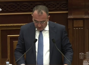 Сотрудникам налоговой и таможенной службы будет предоставлено боевое оружие