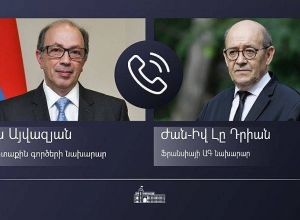 Ара Айвазян провёл телефонный разговор с министром ИД Франции