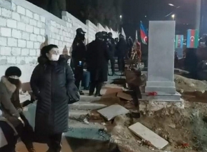 Ադրբեջանցի զինվորներին թաղել են «ճահճում»․ գերեզմանոցում ծնողները բողոքի ակցիա են անում․ Factor.am