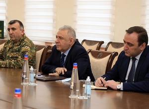 Вагаршак Арутюнян принял генерал-полковника Сергея Истракова