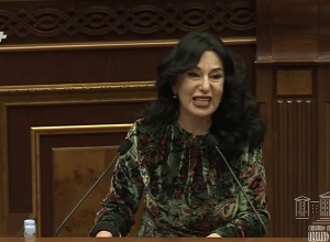 Некоторые авиакомпании установили цену в 1050 долларов на билет Ереван-Москва в одну сторону: Зограбян