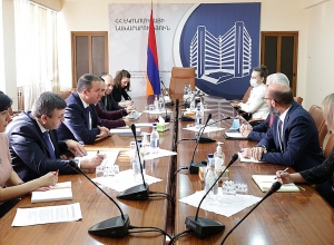 Министр экономики встретился с постоянным координатором ООН в Армении Шомби Шарпом