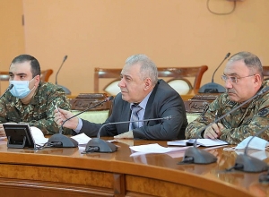 Министр обороны Армении встретился с родственниками пропавших без вести военнослужащих