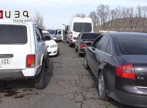 Գերիների հարազատները բացել են Գյումրի-Երեւան ճանապարհը՝ ԱԱԾ տնօրենի հետ հանդիպելու պայմանով