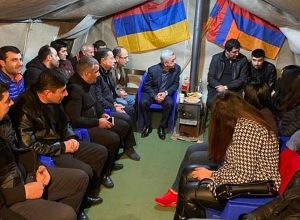 Սերժ Սարգսյանն այցելել է «Հայրենիքի փրկության շարժման» վրան