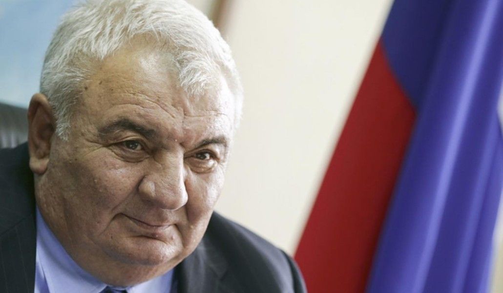 յուրի խաչատուրով