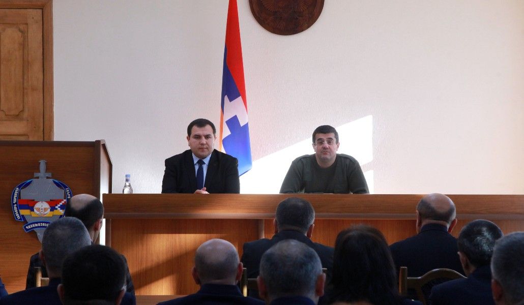 120221GlkhavorDatakhazNerkayacum