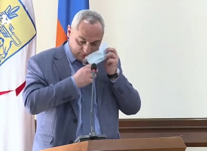 «Господин мэр, ситуация изменилась? Госпожа Варданян, что вы делали? Вспомните»: Хачатрян - мэру