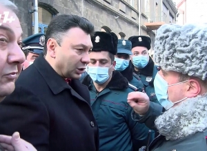 Шармазанову не разрешают войти в офис РПА