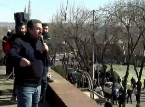 Никол, не смей угрожать какому-либо гражданину – этот народ придёт за тобой: Ишхан Сагателян
