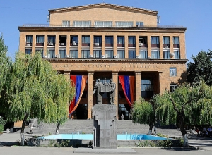 Правительство не готово к вузовскому самоуправлению? Почему 11 членов совета попечителей ЕГУ одновременно подали в отставку?