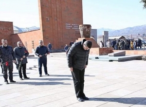Արայիկ Հարությունյանը հարգանքի տուրք է մատուցել Սումգայիթի ջարդերի զոհերի հիշատակին