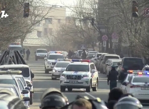 Правительство прибыло в НС