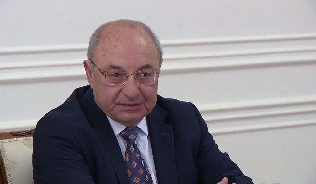 վազգեն-մանուկյան-3